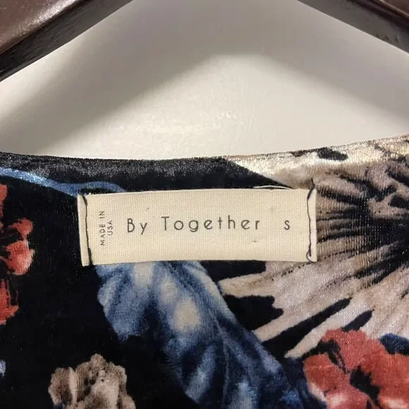 By Together Velvet Floral Print Made In USA Tie Front Blouse Jacket Size S - Picture 4 of 9